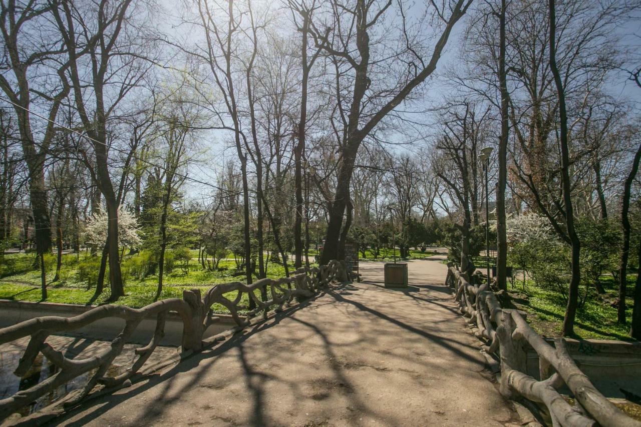 Royal Palace By Urbanesq Bucarest Extérieur photo
